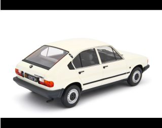 Alfa Romeo Alfasud 1.2 4 Porte 1980 BIANCO CAPODIMONTE Laudoracing 1:18 Resinemodell (Türen, Motorhaube... nicht zu öffnen!)
